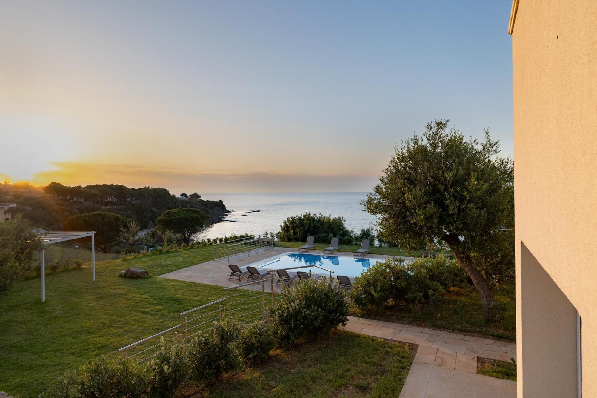 Aura Maris Beach Residence Mazzaforno Cefalu Bagian luar foto